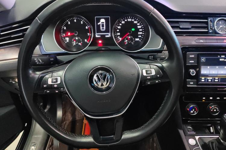 Used Volkswagen Magotan 2019 330TSI DSG Leading Model China VI Standard Steering Wheel