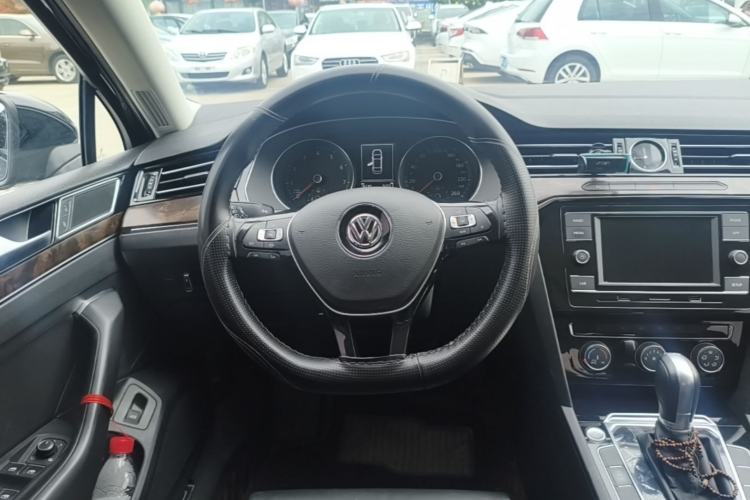 Used Volkswagen Magotan 2019 330TSI DSG Leading Model China VI Standard Steering Wheel
