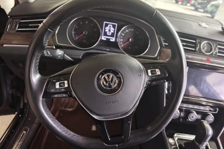 Used Volkswagen Magotan 2019 330TSI DSG Luxury Version China VI Standard Steering Wheel