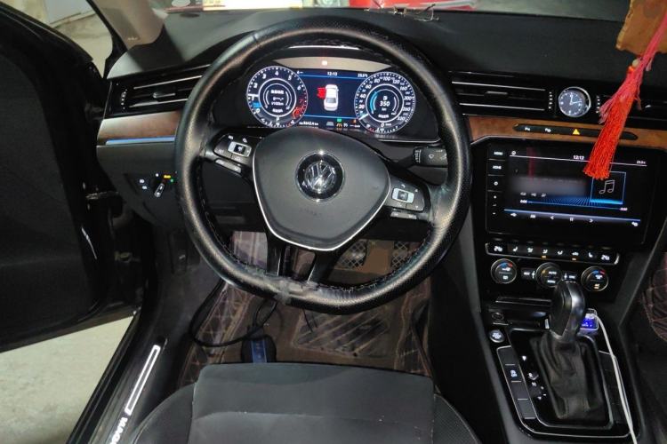 Used Volkswagen Magotan 2019 330TSI DSG Luxury Version China VI Standard Steering Wheel