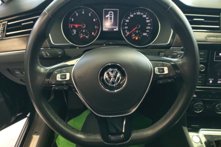 Used Volkswagen Magotan 2019 330TSI DSG Luxury Model China V Standard Steering Wheel