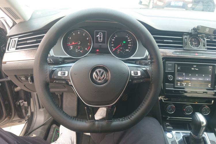 Used Volkswagen Magotan 2019 330TSI DSG Leading Model China VI Standard Steering Wheel