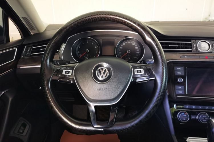 Used Volkswagen Magotan 2019 380TSI DSG Luxury Model China V Standard Steering Wheel