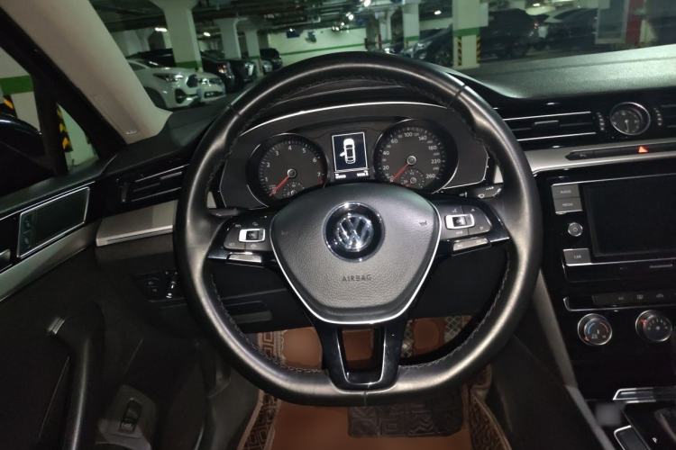 Used Volkswagen Magotan 2019 330TSI DSG Leading Edition China V Standard Steering Wheel