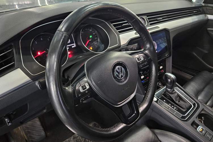Used Volkswagen Magotan 2019 280TSI DSG Comfort Model China V Standard Steering Wheel
