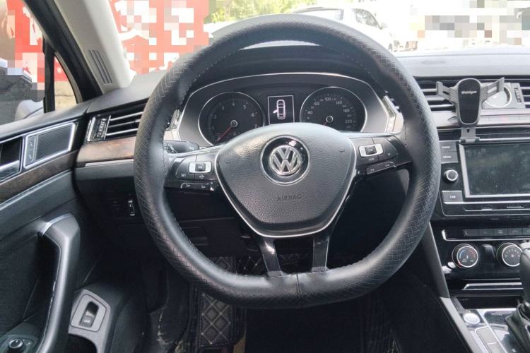 Used Volkswagen Magotan 2019 330TSI DSG Leading Edition China V Standard Steering Wheel