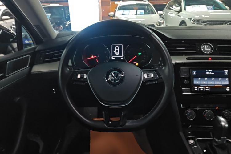 Used Volkswagen Magotan 2019 330TSI DSG Leading Edition China V Standard Steering Wheel