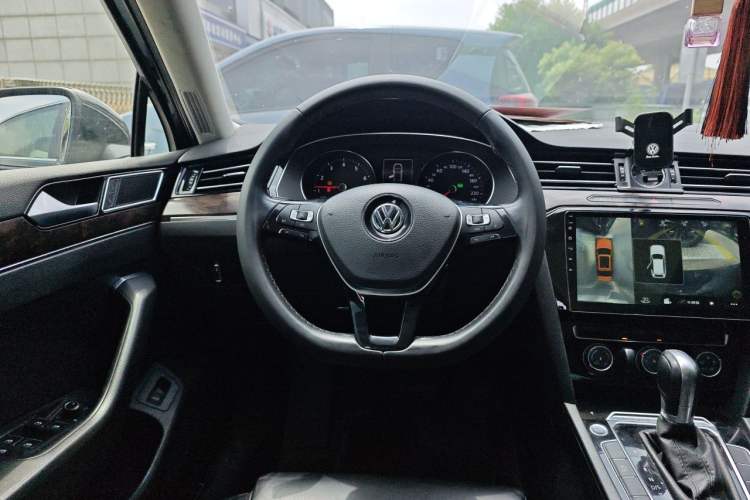 Used Volkswagen Magotan 2019 330TSI DSG Leading Model China VI Standard Steering Wheel