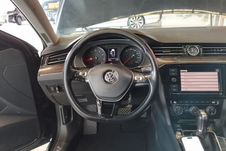 Used Volkswagen Magotan 2019 330TSI DSG Luxury Version China VI Standard Steering Wheel