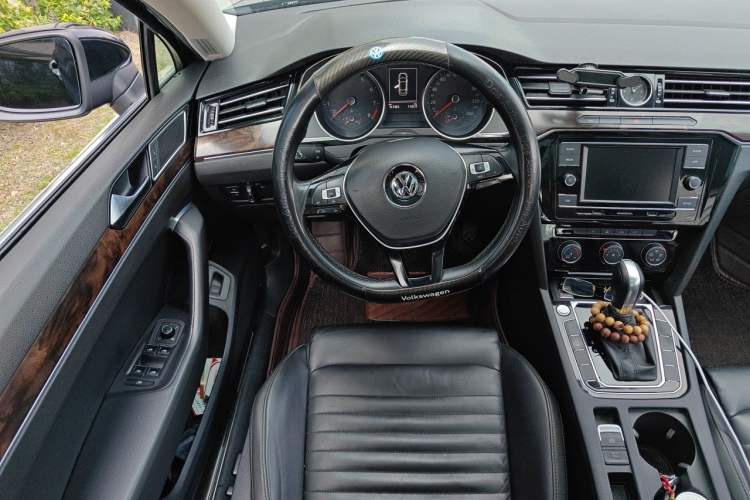 Used Volkswagen Magotan 2019 330TSI DSG Leading Model China VI Standard Steering Wheel
