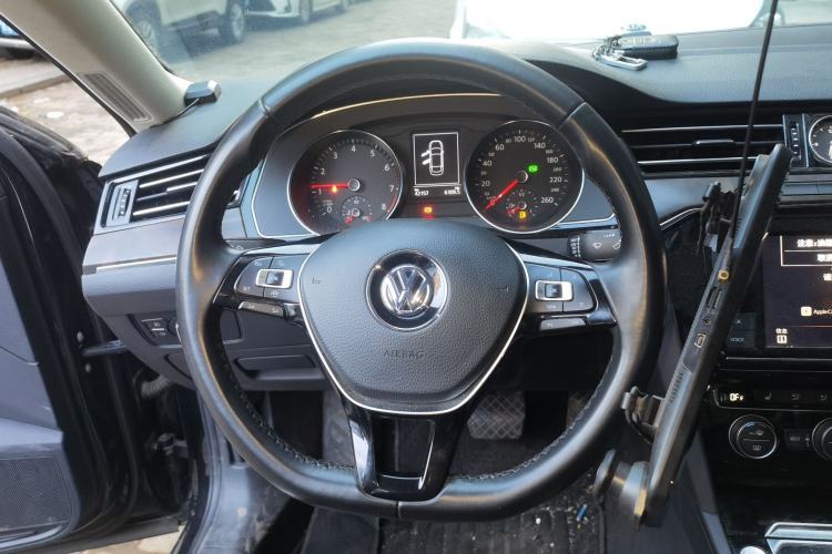 Used Volkswagen Magotan 2019 330TSI DSG Luxury Version China VI Standard Steering Wheel