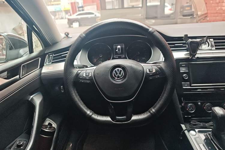 Used Volkswagen Magotan 2019 330TSI DSG Leading Model China VI Standard Steering Wheel
