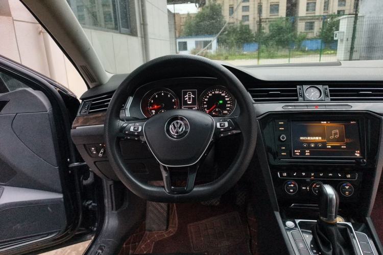 Used Volkswagen Magotan 2019 330TSI DSG Luxury Model China V Standard Steering Wheel