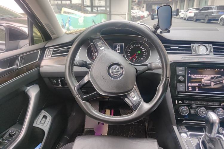 Used Volkswagen Magotan 2019 330TSI DSG Luxury Version China VI Standard Steering Wheel