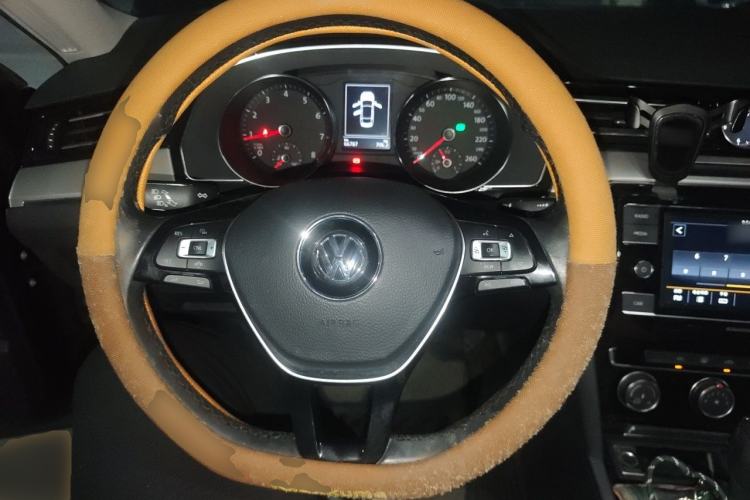 Used Volkswagen Magotan 2019 330TSI DSG Leading Edition China V Standard Steering Wheel