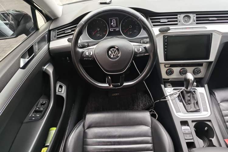 Used Volkswagen Magotan 2019 280TSI DSG Comfort Model China V Standard Steering Wheel