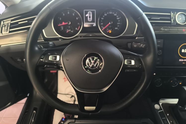 Used Volkswagen Magotan 2019 330TSI DSG Luxury Model China V Standard Steering Wheel
