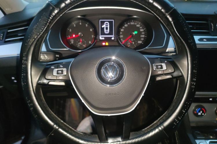 Used Volkswagen Magotan 2019 280TSI DSG Comfort Model China VI Standard Steering Wheel