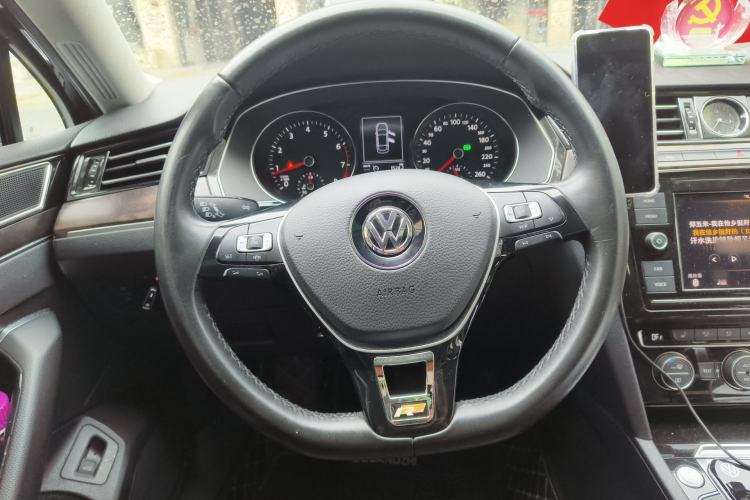 Used Volkswagen Magotan 2019 330TSI DSG Luxury Version China VI Standard Steering Wheel