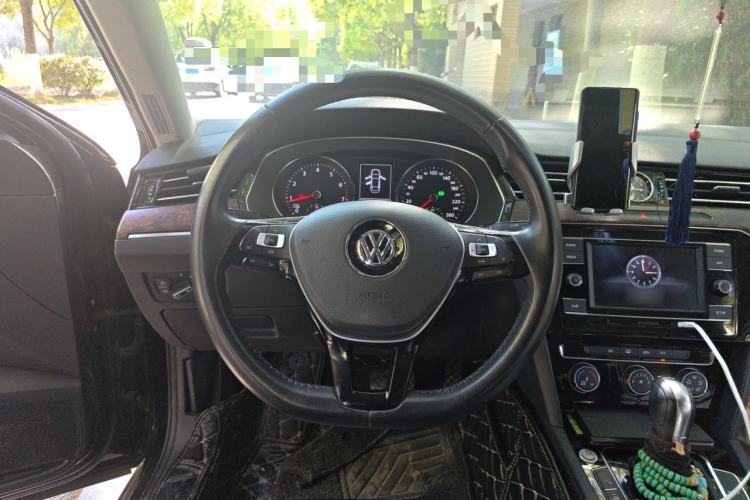 Used Volkswagen Magotan 2019 330TSI DSG Leading Edition China V Standard Steering Wheel