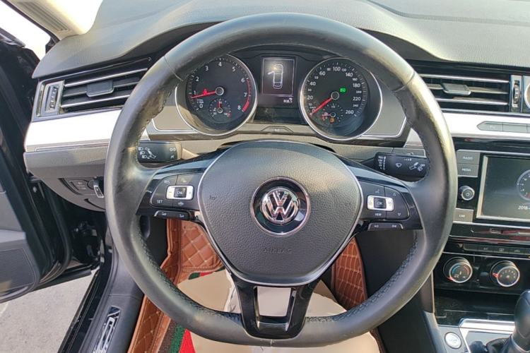 Used Volkswagen Magotan 2019 330TSI DSG Leading Edition China V Standard Steering Wheel