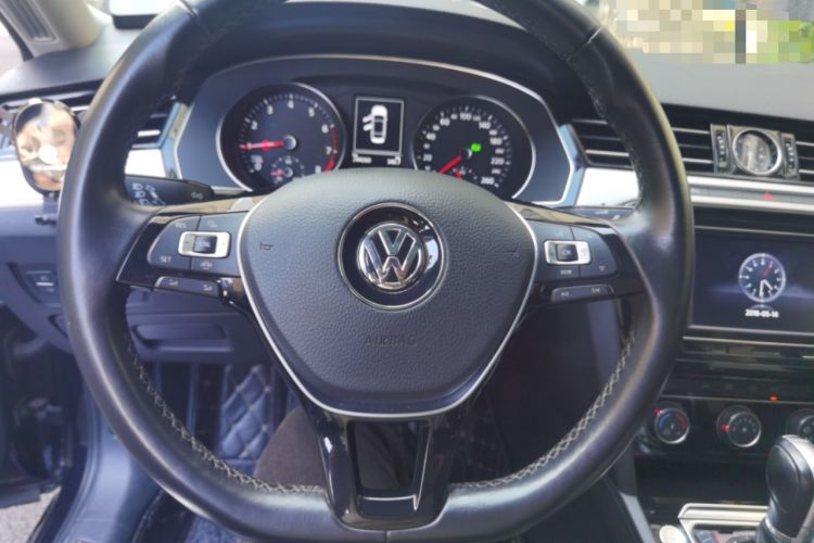 Used Volkswagen Magotan 2019 330TSI DSG Leading Model China VI Standard Steering Wheel