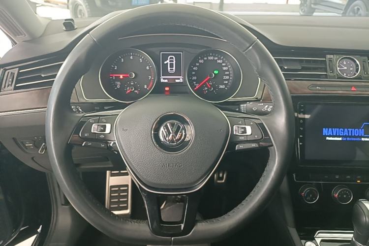 Used Volkswagen Magotan 2019 330TSI DSG Leading Model China VI Standard Steering Wheel