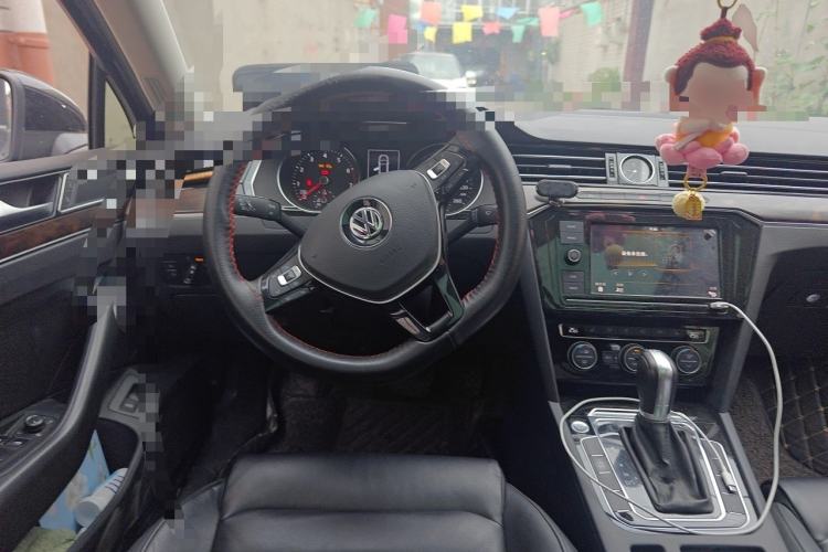 Used Volkswagen Magotan 2019 330TSI DSG Luxury Version China VI Standard Steering Wheel