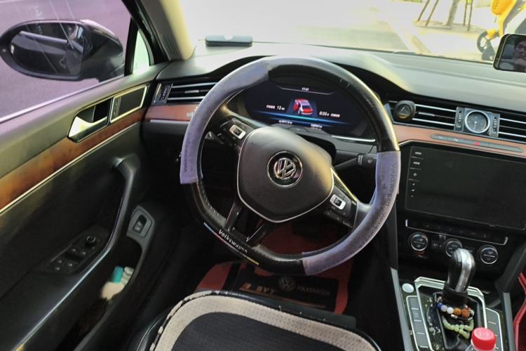 Used Volkswagen Magotan 2019 330TSI DSG Luxury Model China V Standard Steering Wheel