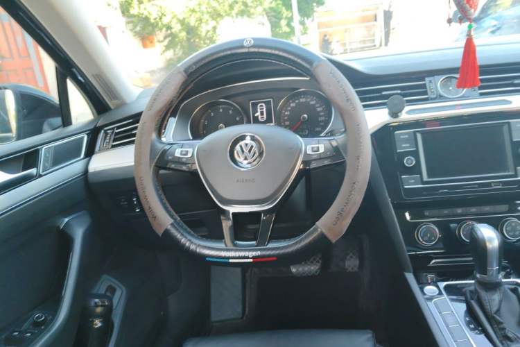 Used Volkswagen Magotan 2019 330TSI DSG Leading Edition China V Standard Steering Wheel