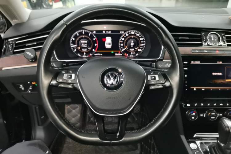 Used Volkswagen Magotan 2019 330TSI DSG Luxury Version China VI Standard Steering Wheel