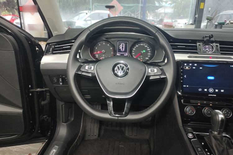 Used Volkswagen Magotan 2019 330TSI DSG Leading Model China VI Standard Steering Wheel