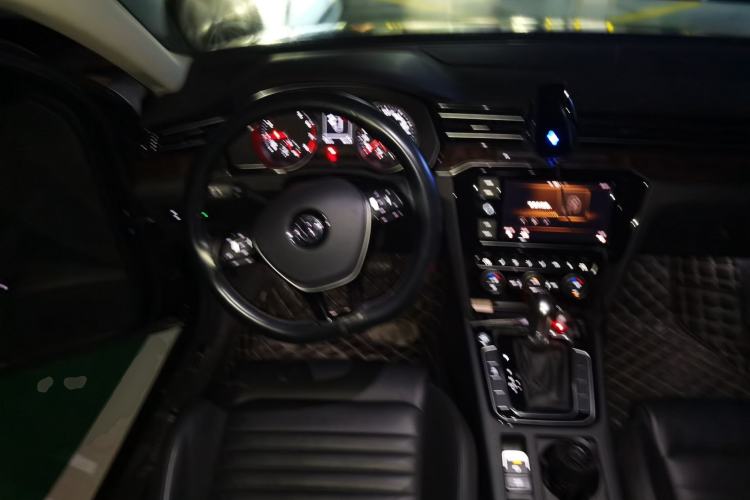 Used Volkswagen Magotan 2019 330TSI DSG Luxury Version China VI Standard Steering Wheel