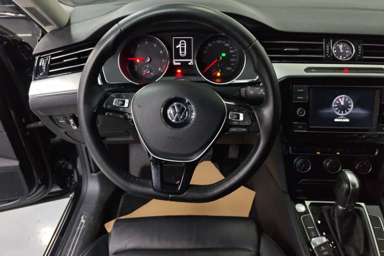 Used Volkswagen Magotan 2019 330TSI DSG Leading Model China VI Standard Steering Wheel