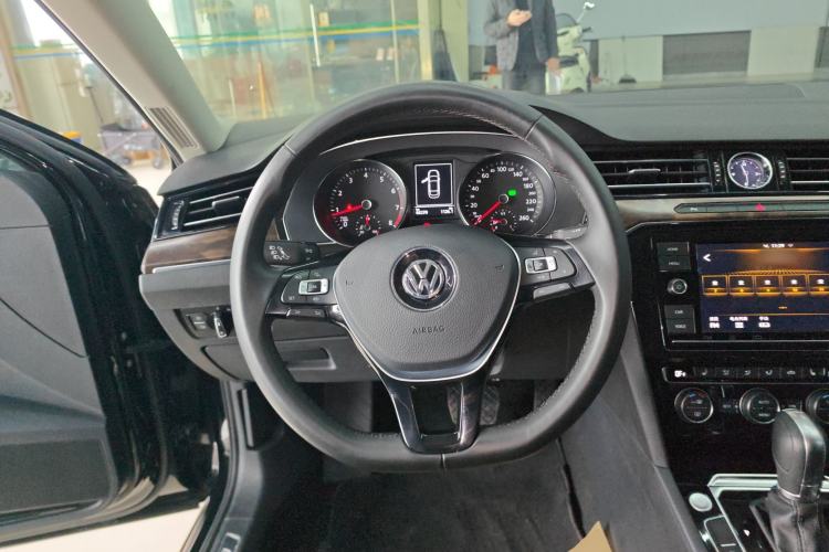 Used Volkswagen Magotan 2019 330TSI DSG Luxury Model China V Standard Steering Wheel