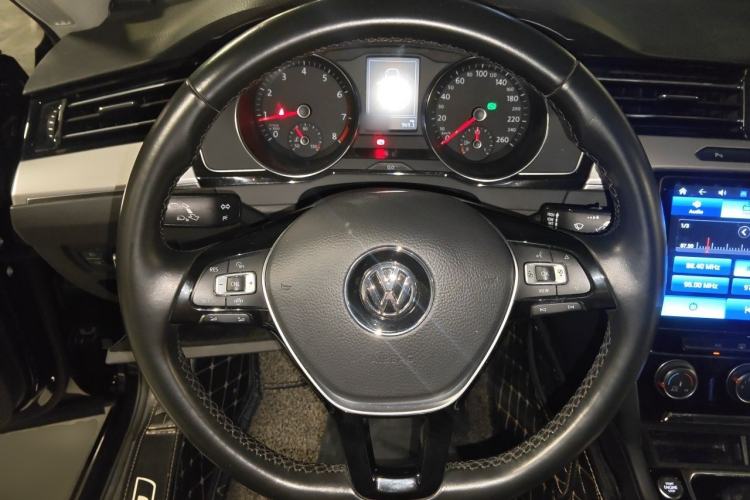 Used Volkswagen Magotan 2019 330TSI DSG Leading Edition China V Standard Steering Wheel