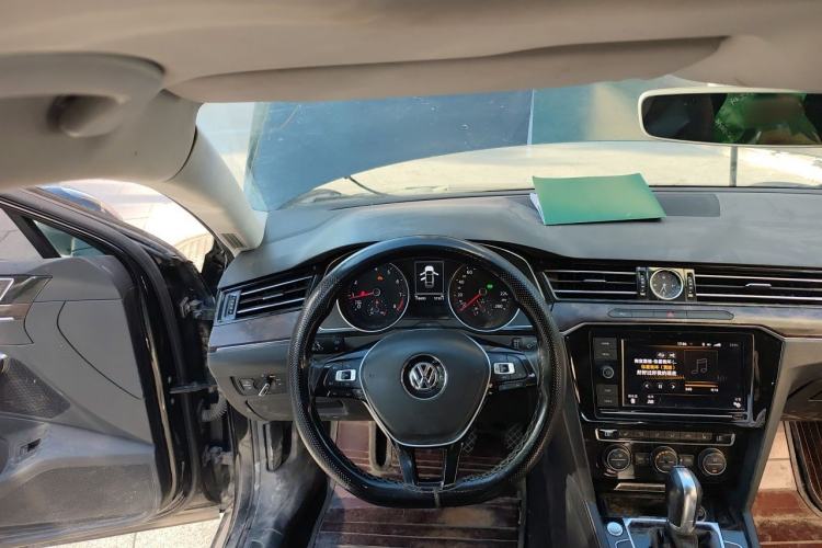 Used Volkswagen Magotan 2019 330TSI DSG Luxury Version China VI Standard Steering Wheel
