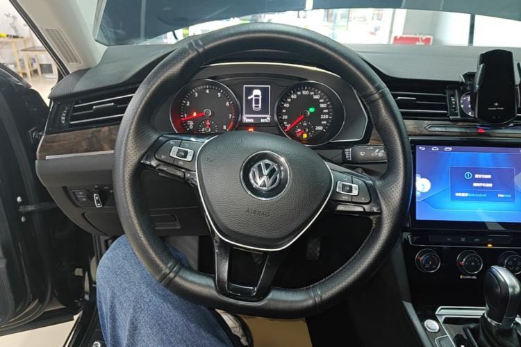 Used Volkswagen Magotan 2019 330TSI DSG Leading Model China VI Standard Steering Wheel