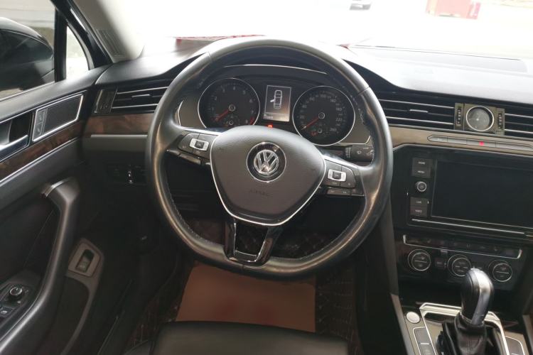 Used Volkswagen Magotan 2019 330TSI DSG Luxury Version China VI Standard Steering Wheel