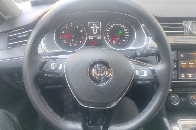 Used Volkswagen Magotan 2019 330TSI DSG Luxury Version China VI Standard Steering Wheel