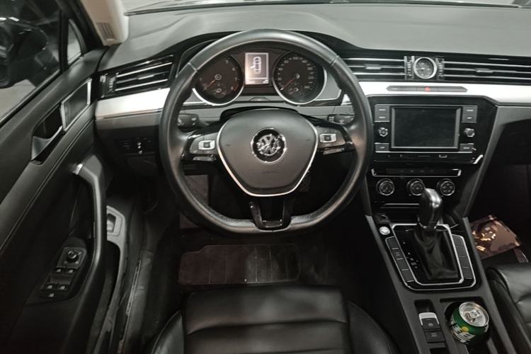 Used Volkswagen Magotan 2019 330TSI DSG Leading Edition China V Standard Steering Wheel