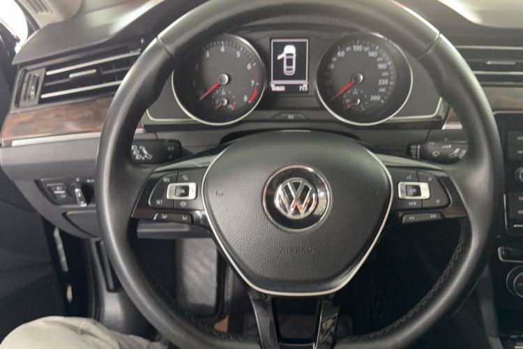 Used Volkswagen Magotan 2019 330TSI DSG Luxury Model China V Standard Steering Wheel