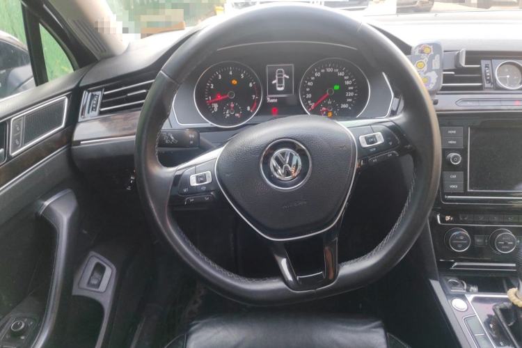 Used Volkswagen Magotan 2019 330TSI DSG Luxury Version China VI Standard Steering Wheel