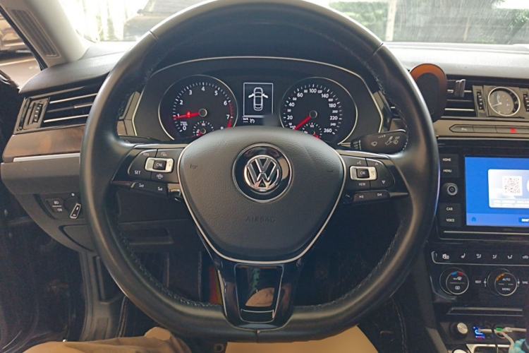 Used Volkswagen Magotan 2019 330TSI DSG Luxury Model China V Standard Steering Wheel