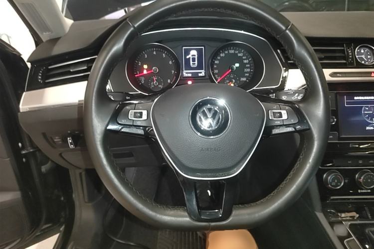 Used Volkswagen Magotan 2019 330TSI DSG Leading Edition China V Standard Steering Wheel
