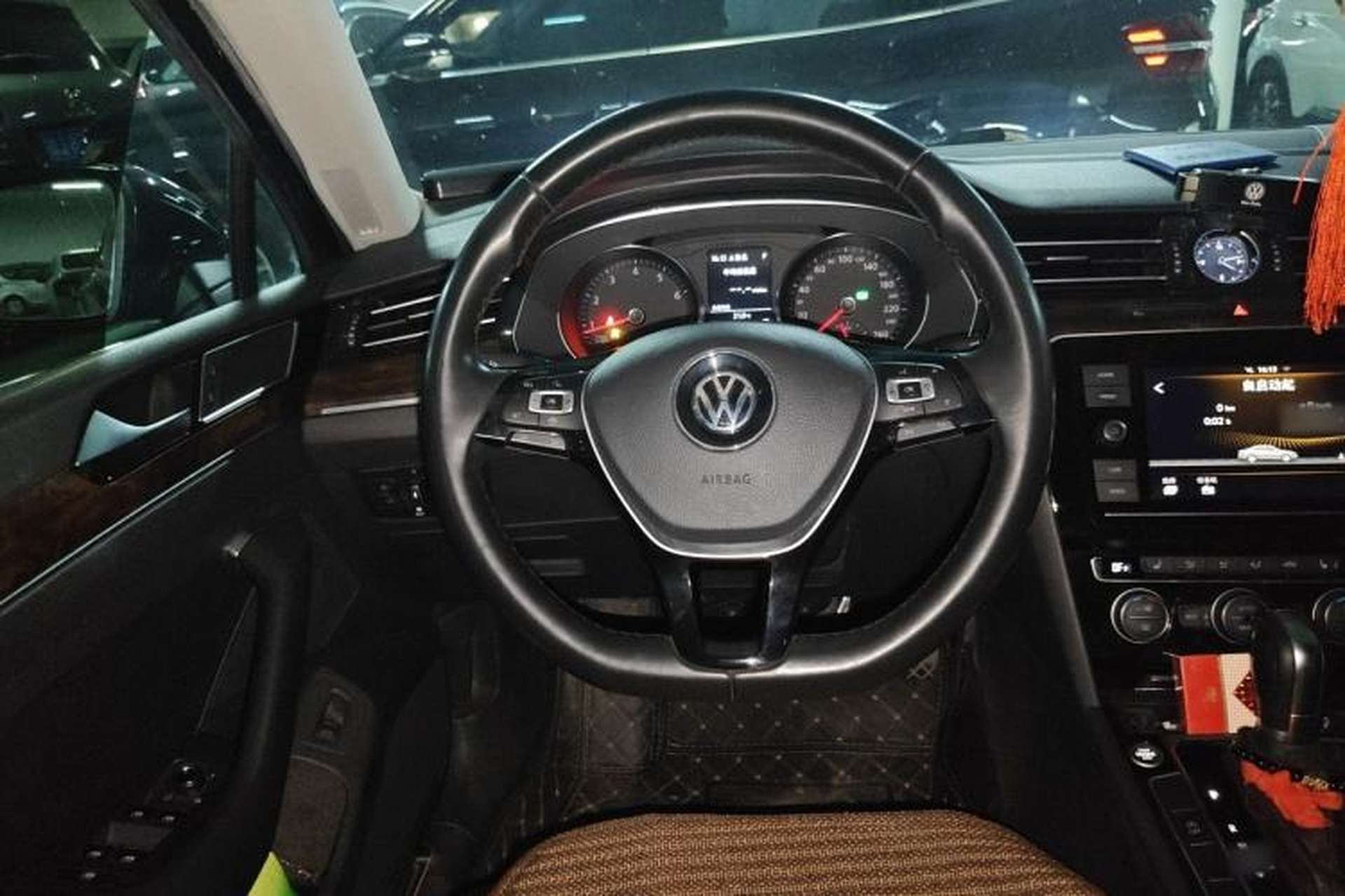 Used Volkswagen Magotan 2019 330TSI DSG Luxury Model China V Standard Steering Wheel