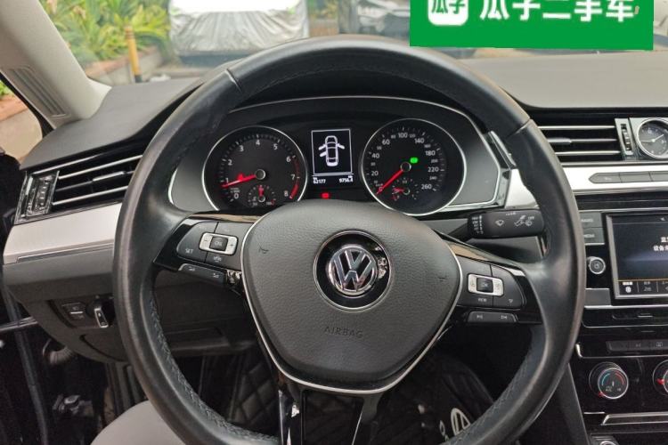 Used Volkswagen Magotan 2019 330TSI DSG Leading Model China VI Standard Steering Wheel