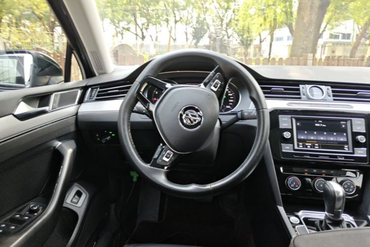 Used Volkswagen Magotan 2019 280TSI DSG Leading Model China VI Standard Steering Wheel