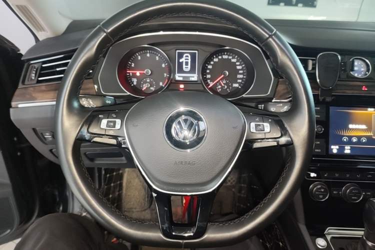 Used Volkswagen Magotan 2019 330TSI DSG Luxury Model China V Standard Steering Wheel