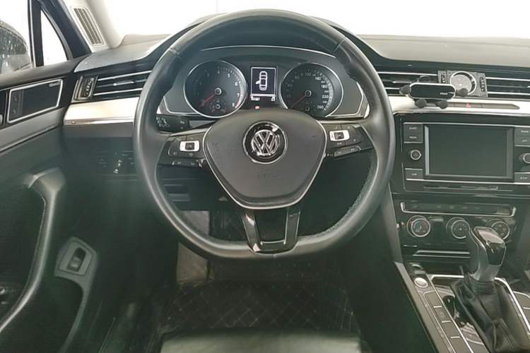 Used Volkswagen Magotan 2019 330TSI DSG Leading Model China VI Standard Steering Wheel